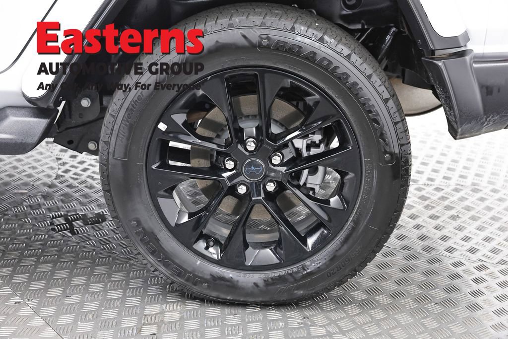 Used 2025 Jeep Wrangler Unlimited Sahara AWD/4WD image 30