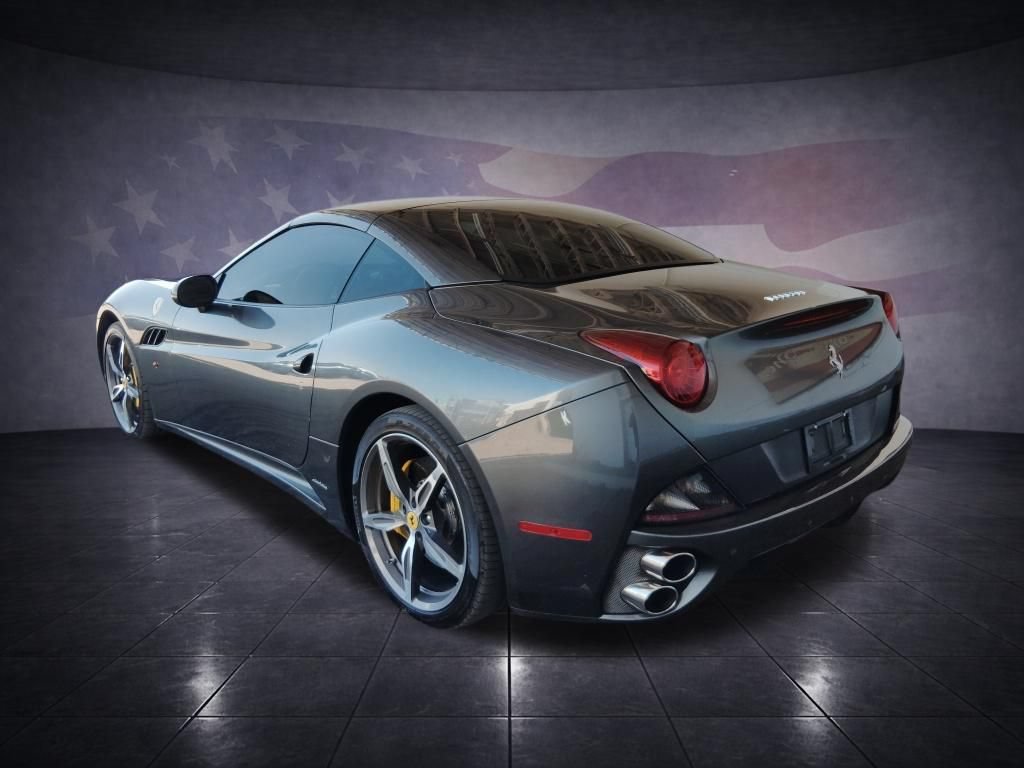 Used 2014 Ferrari California RWD image 3