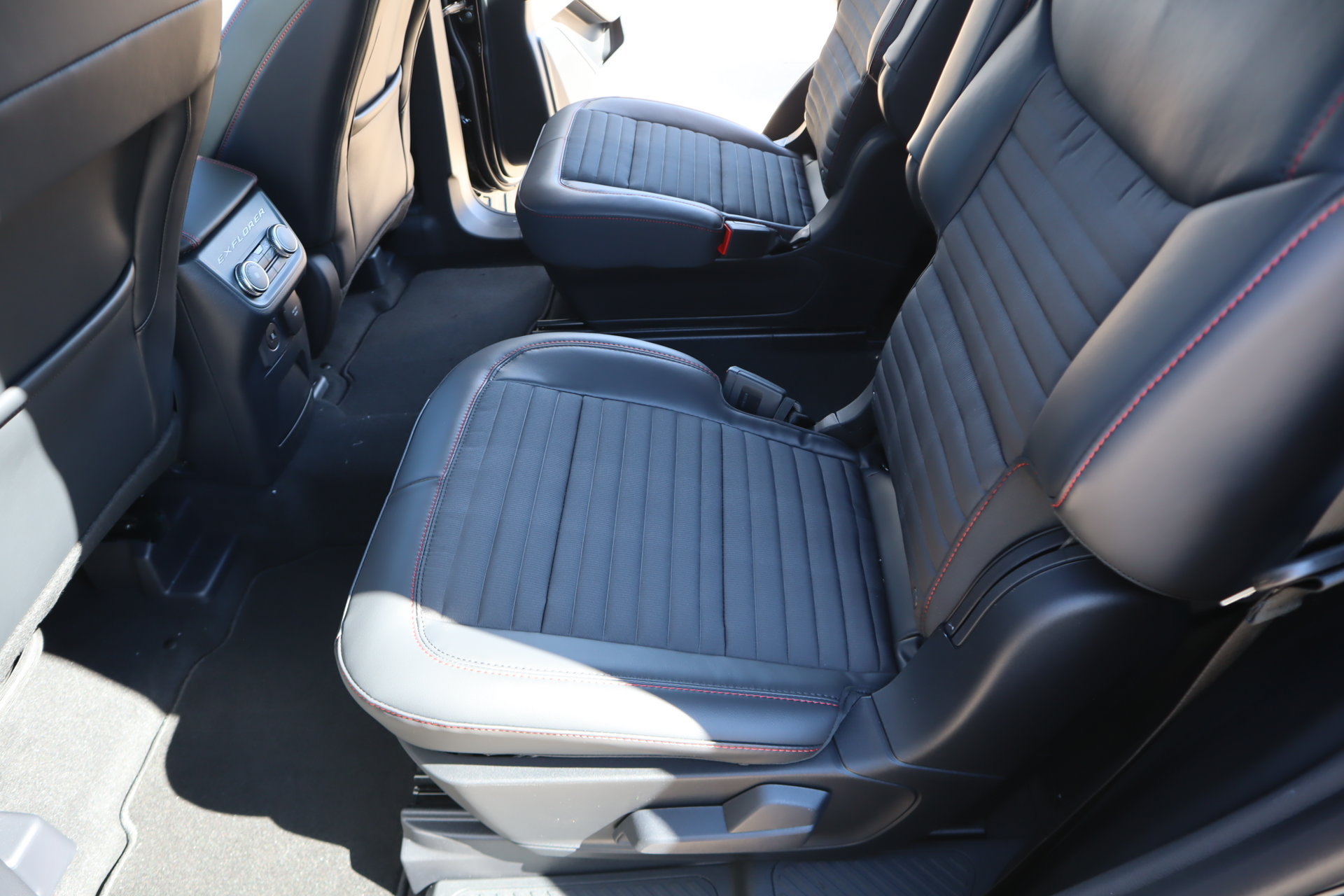 New 2027 Ford Explorer ST-Line w/ Premium Package AWD/4WD image 13