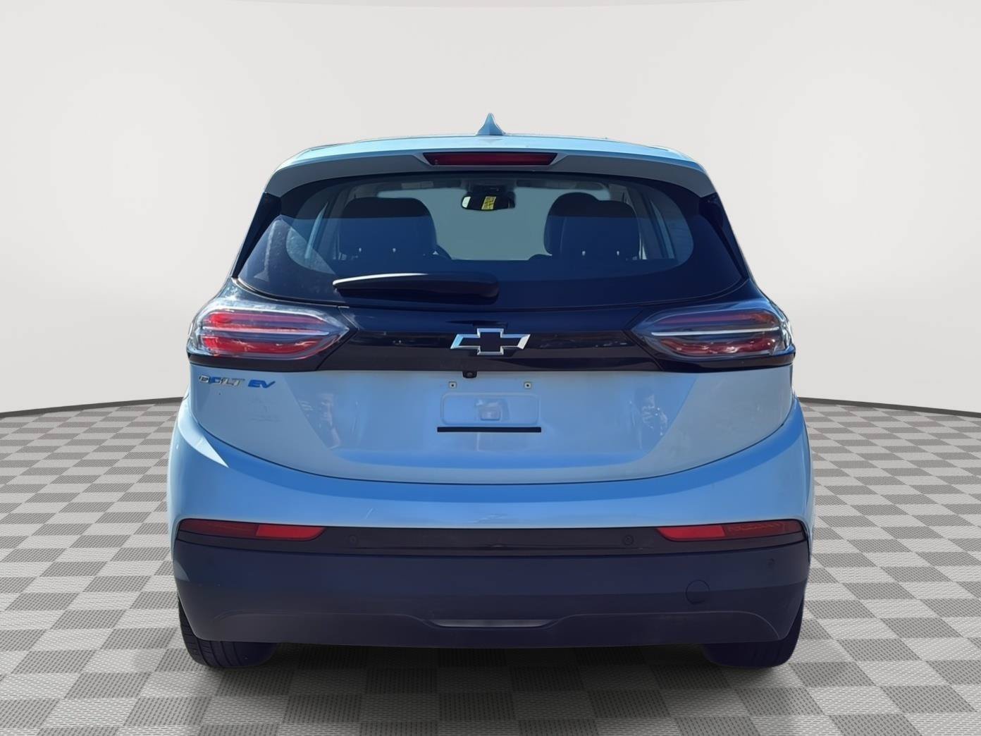 Used 2022 Chevrolet Bolt LT w/ Infotainment Package FWD image 6