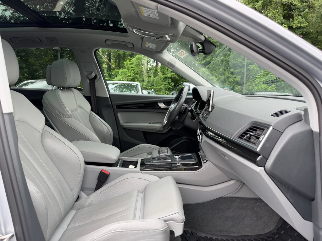 Used 2020 Audi Q5 Premium w/ Premium Plus Package AWD/4WD image 20