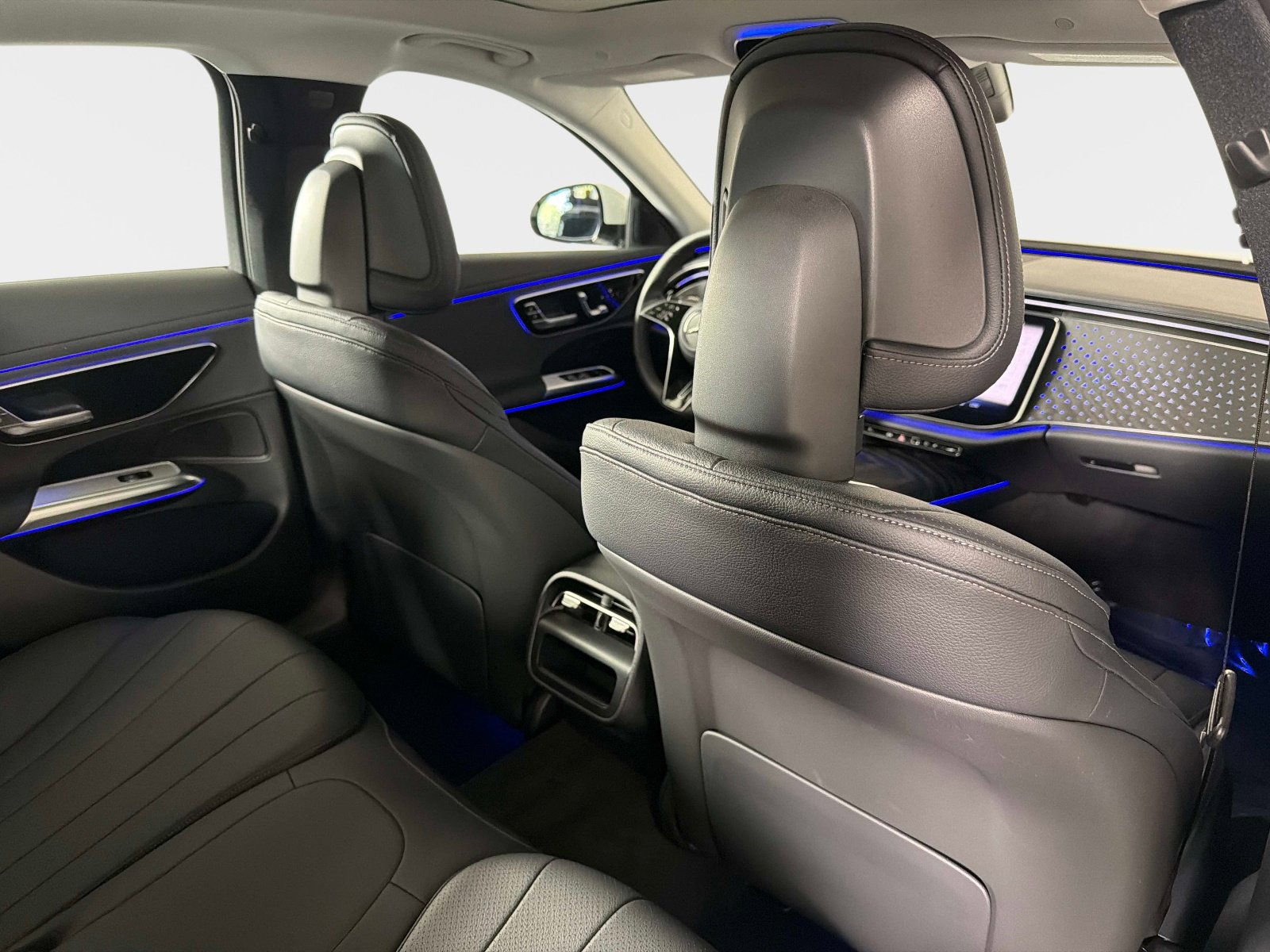 Used 2025 Mercedes-Benz E 350 Sedan image 29