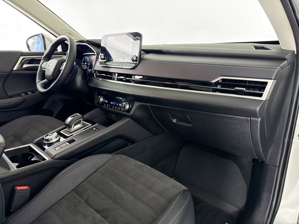 Used 2023 Mitsubishi Outlander 4WD Plug-In Hybrid image 13