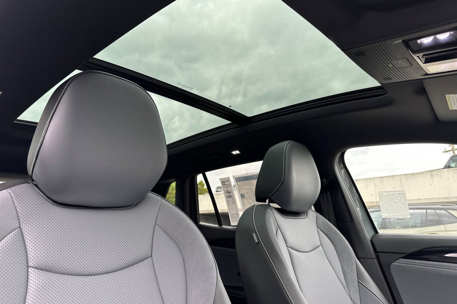 New 2026 Volkswagen Tiguan SE R-Line FWD image 17
