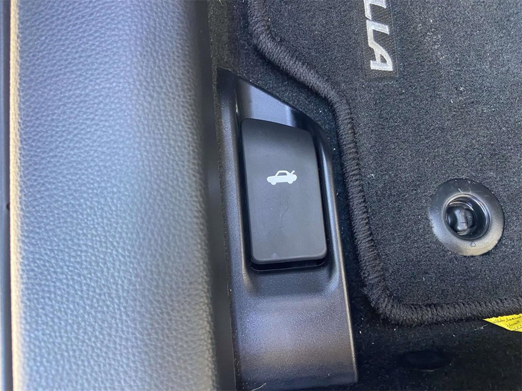 Used 2025 Toyota Corolla LE image 16