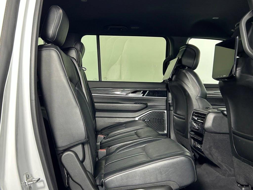 Used 2022 Jeep Wagoneer Series III w/ Rear Seat Video Group 1 AWD/4WD image 13