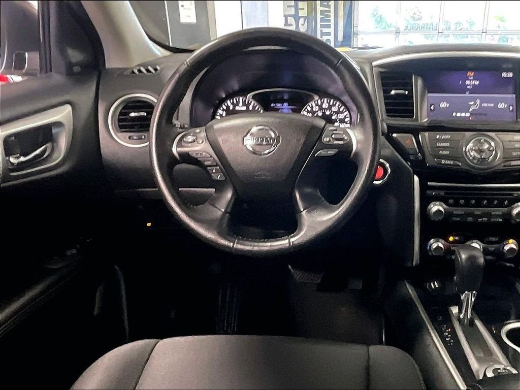Used 2020 Nissan Pathfinder SV AWD/4WD image 18