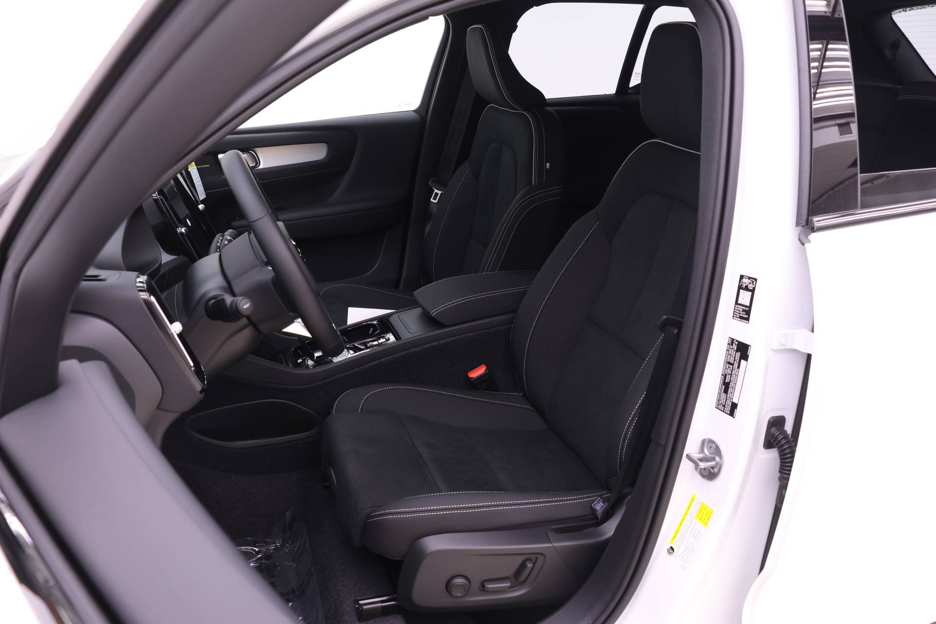 New 2026 Volvo XC40 B5 Ultra w/ Protection Package Premier AWD/4WD image 7