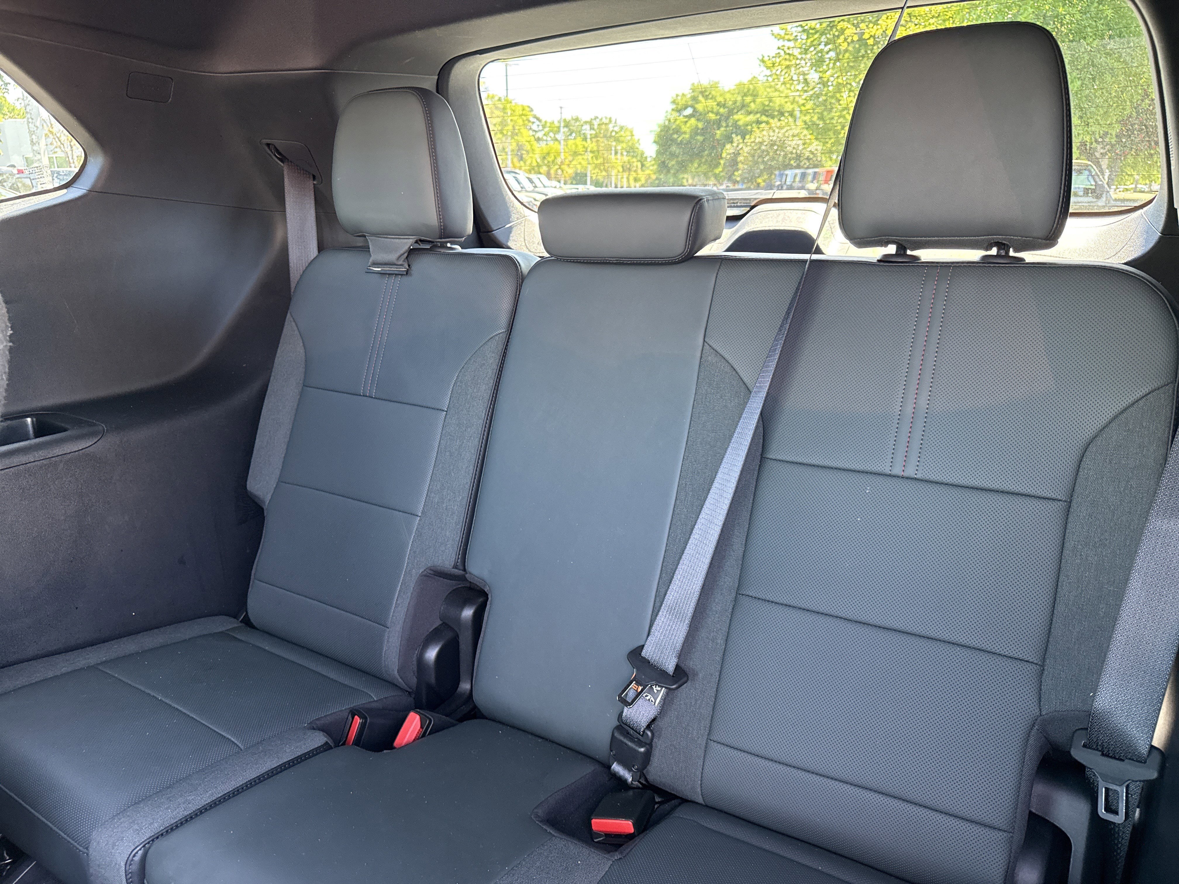 Used 2024 GMC Acadia AT4 image 31