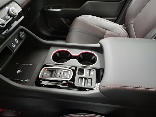 Used 2025 Honda Pilot Black Edition image 28