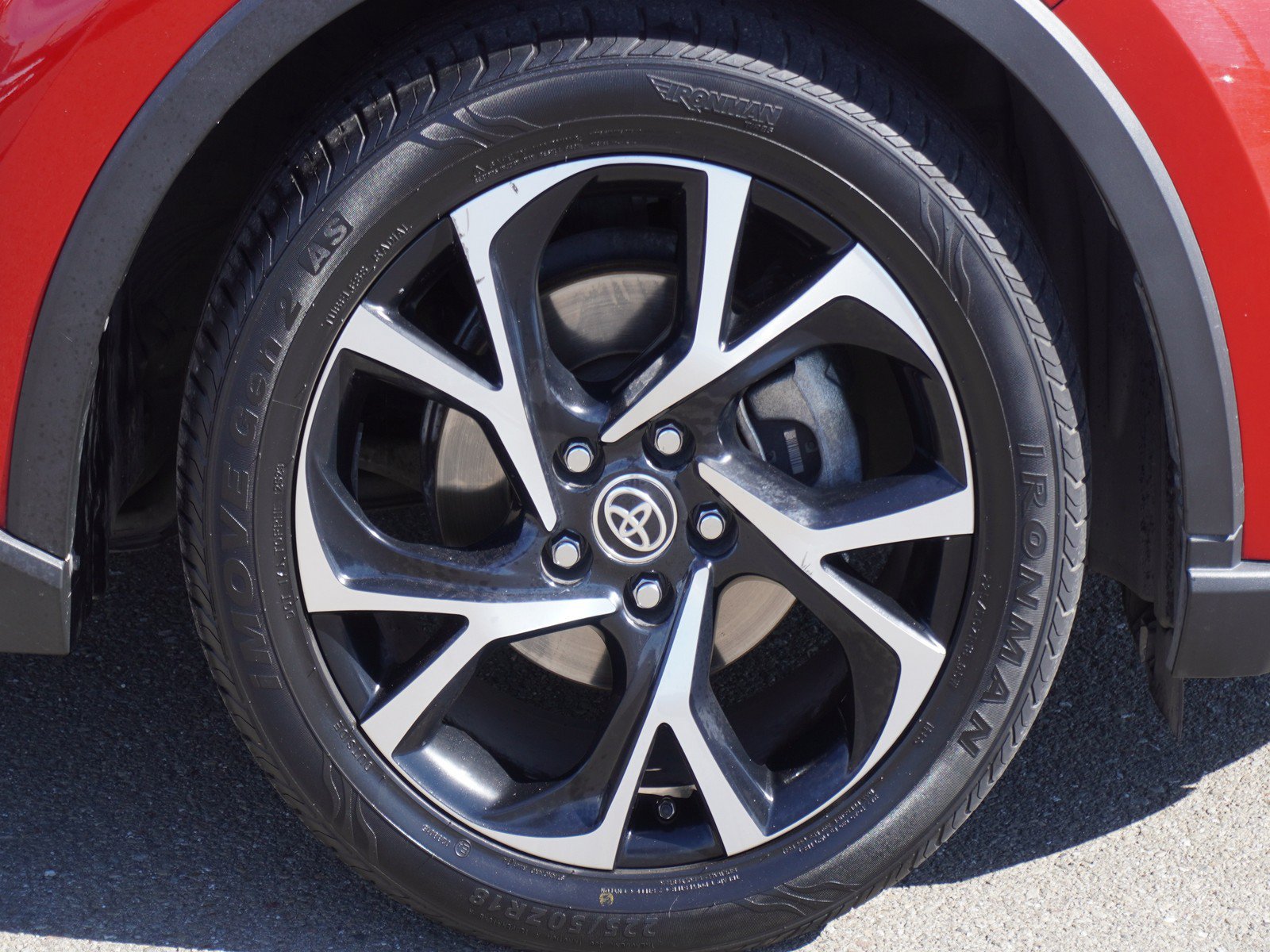 Used 2020 Toyota C-HR XLE FWD image 5