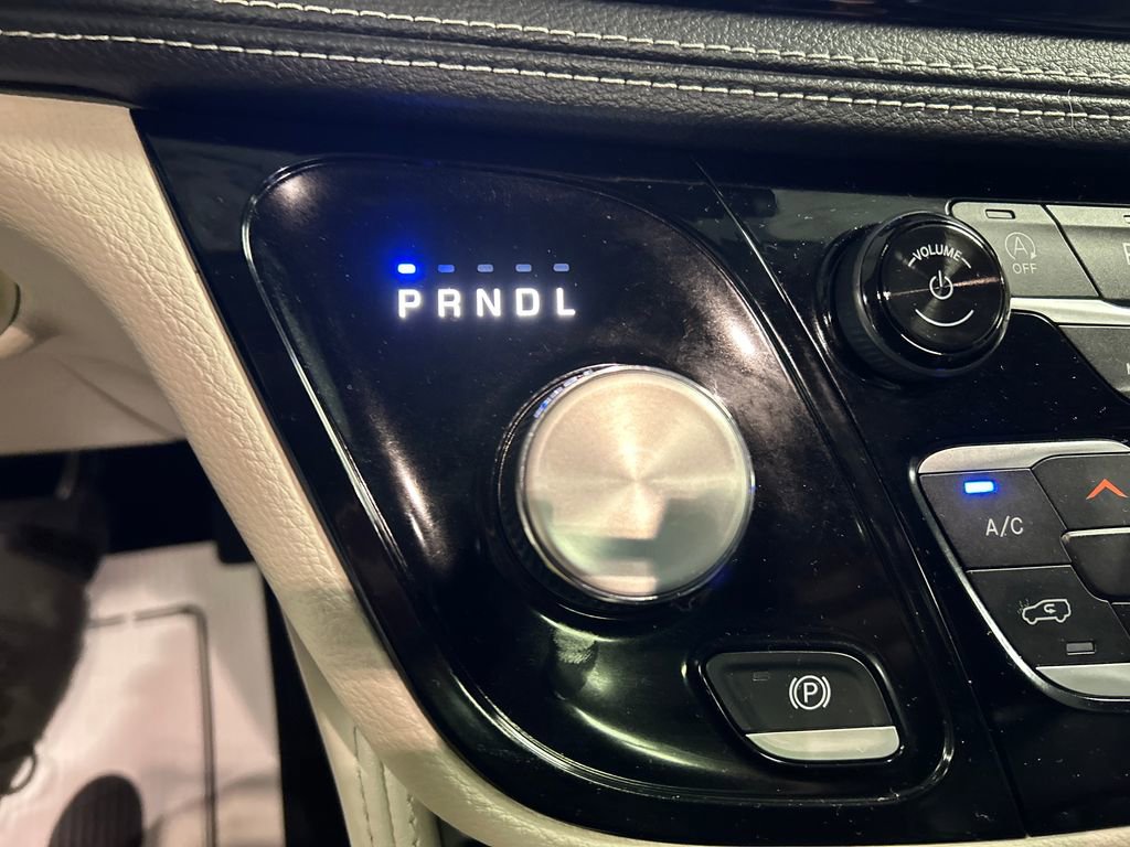 Used 2024 Chrysler Pacifica Limited image 20