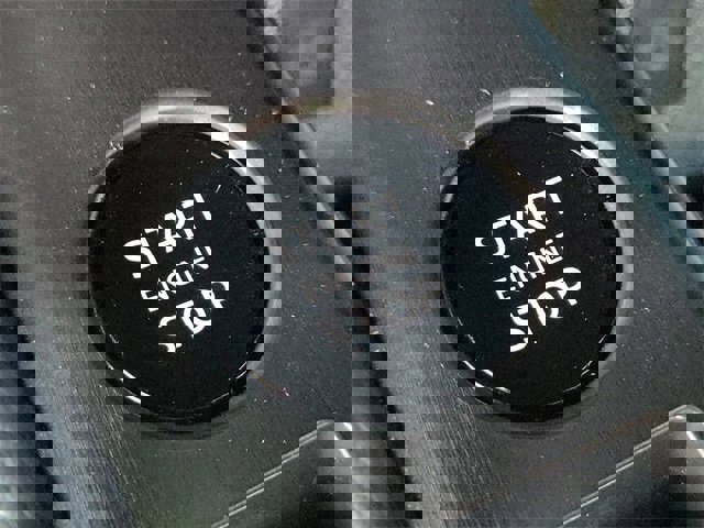 Certified 2025 Nissan Kicks SR image 26