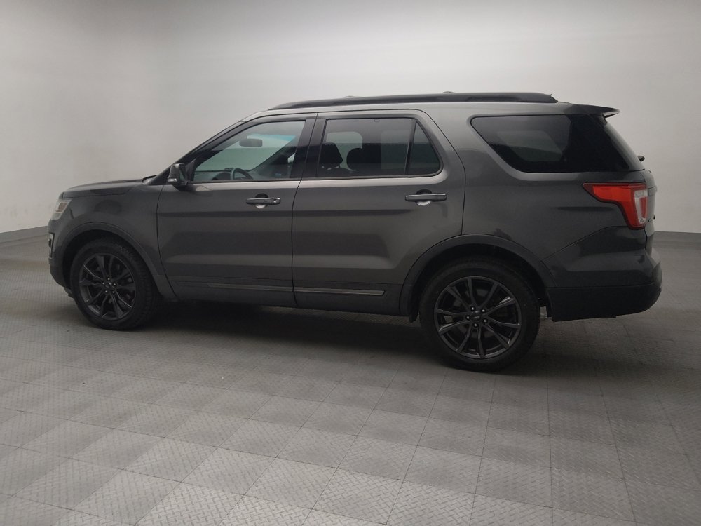 Used 2017 Ford Explorer XLT w/ Equipment Group 202A AWD/4WD image 3