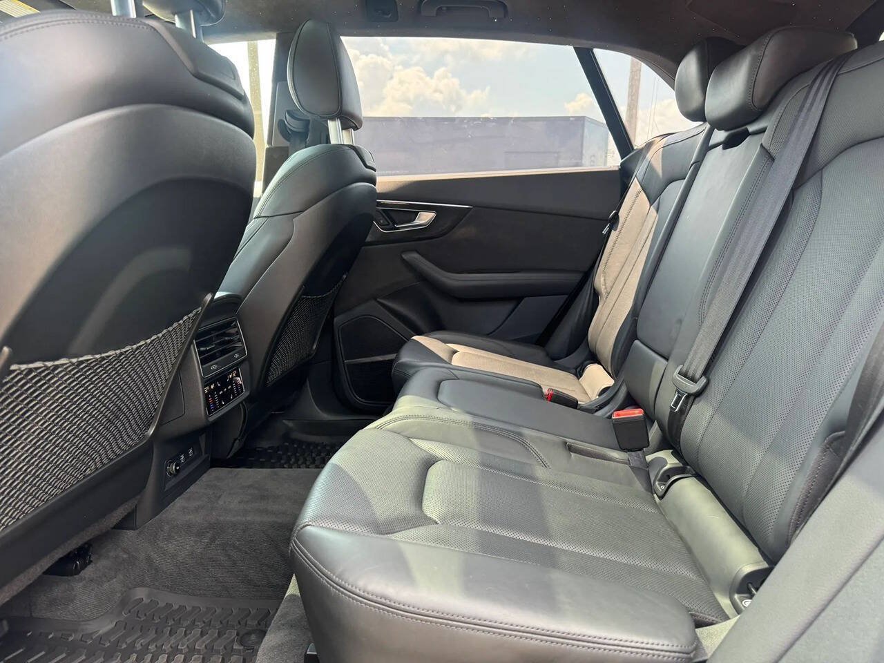 Used 2019 Audi Q8 Prestige w/ Luxury Package AWD/4WD image 17