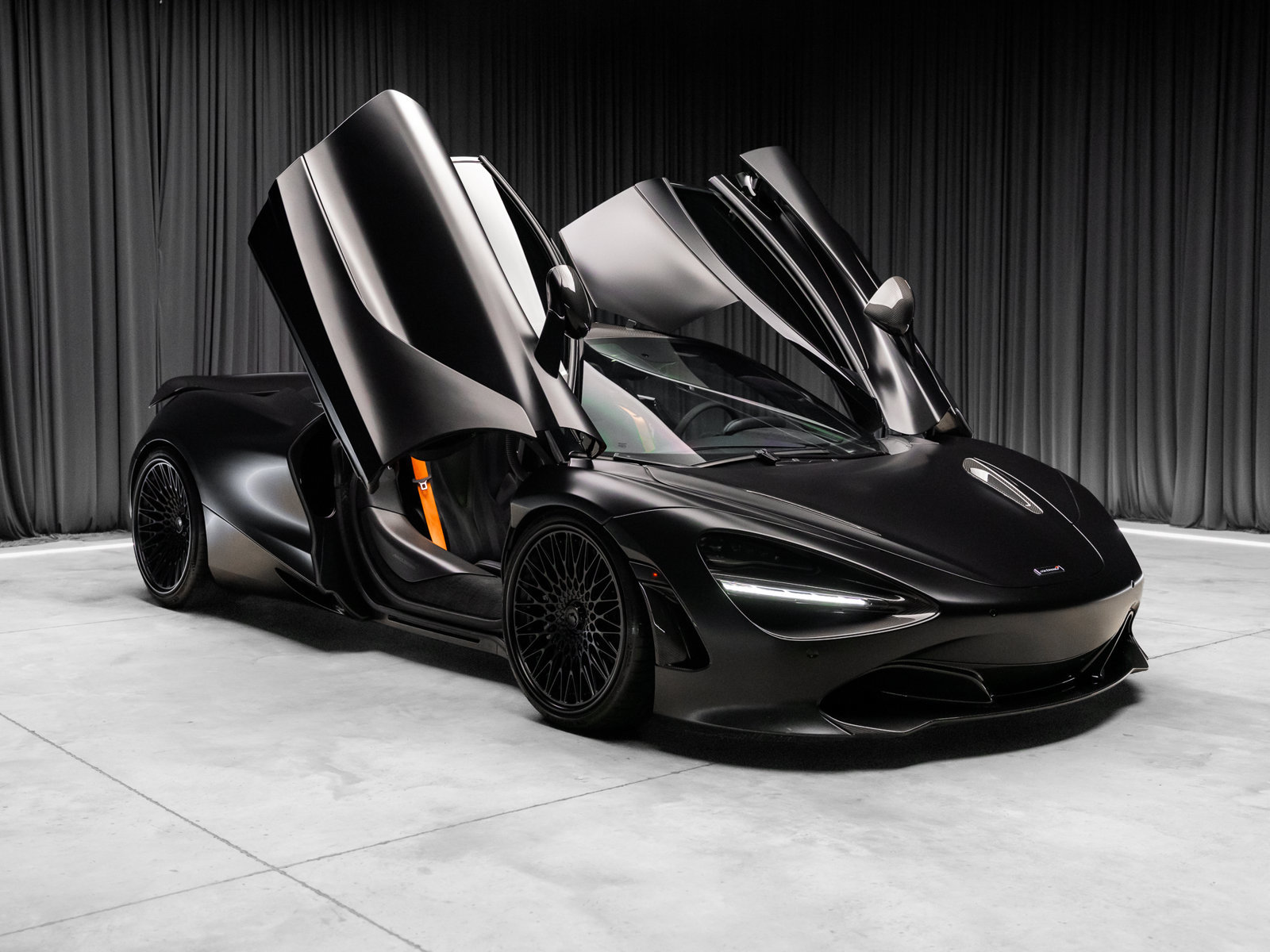 Used 2018 McLaren 720S RWD image 2