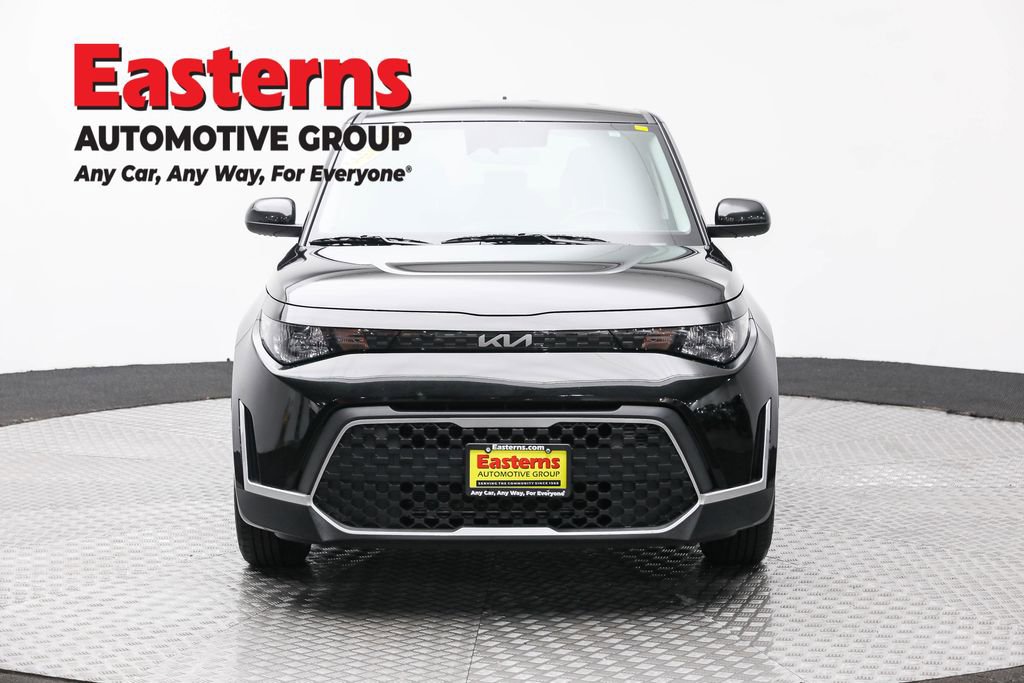 Used 2025 Kia Soul LX w/ LX Technology Package image 2