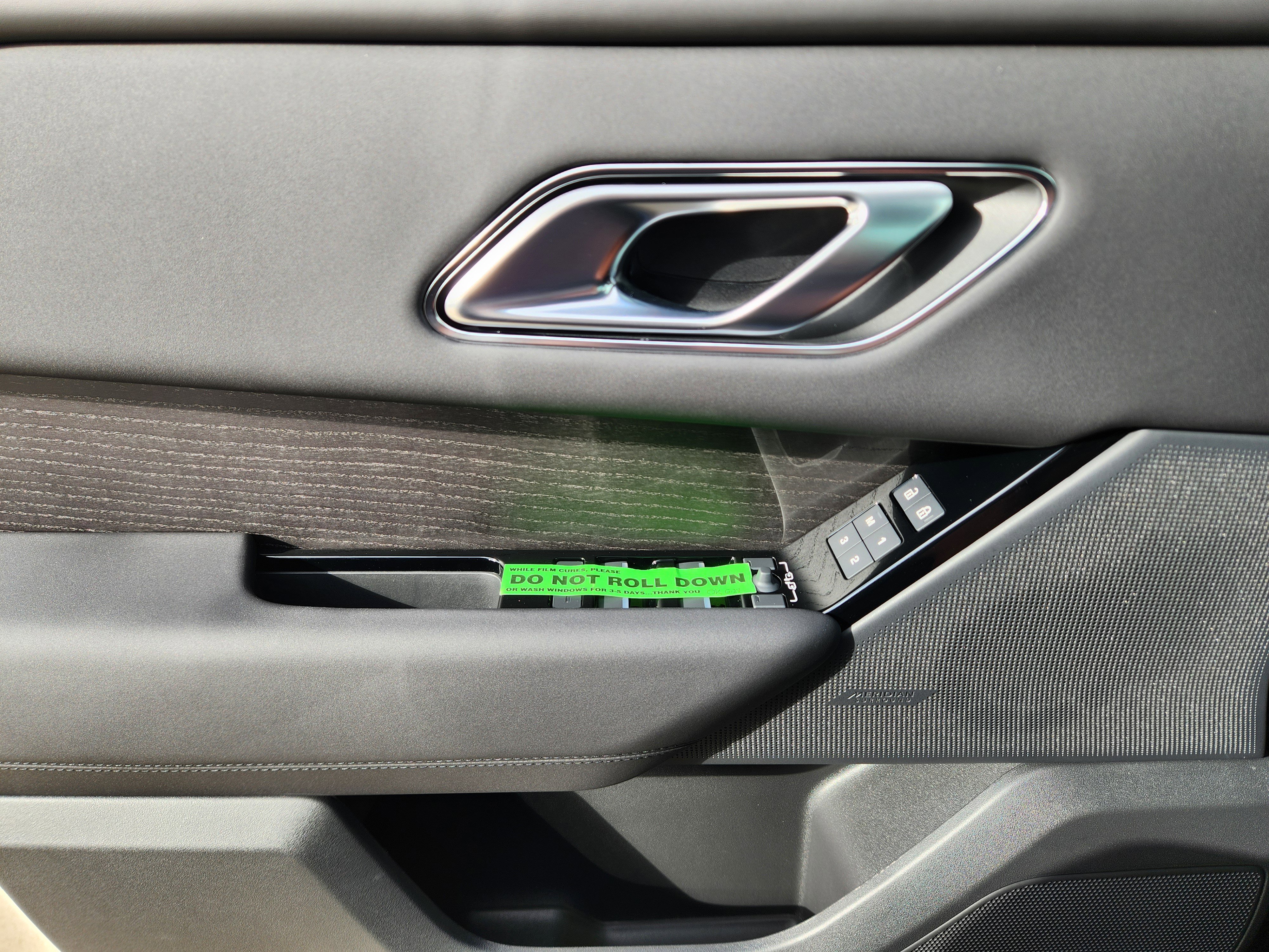 New 2026 Land Rover Range Rover Velar Dynamic SE image 21