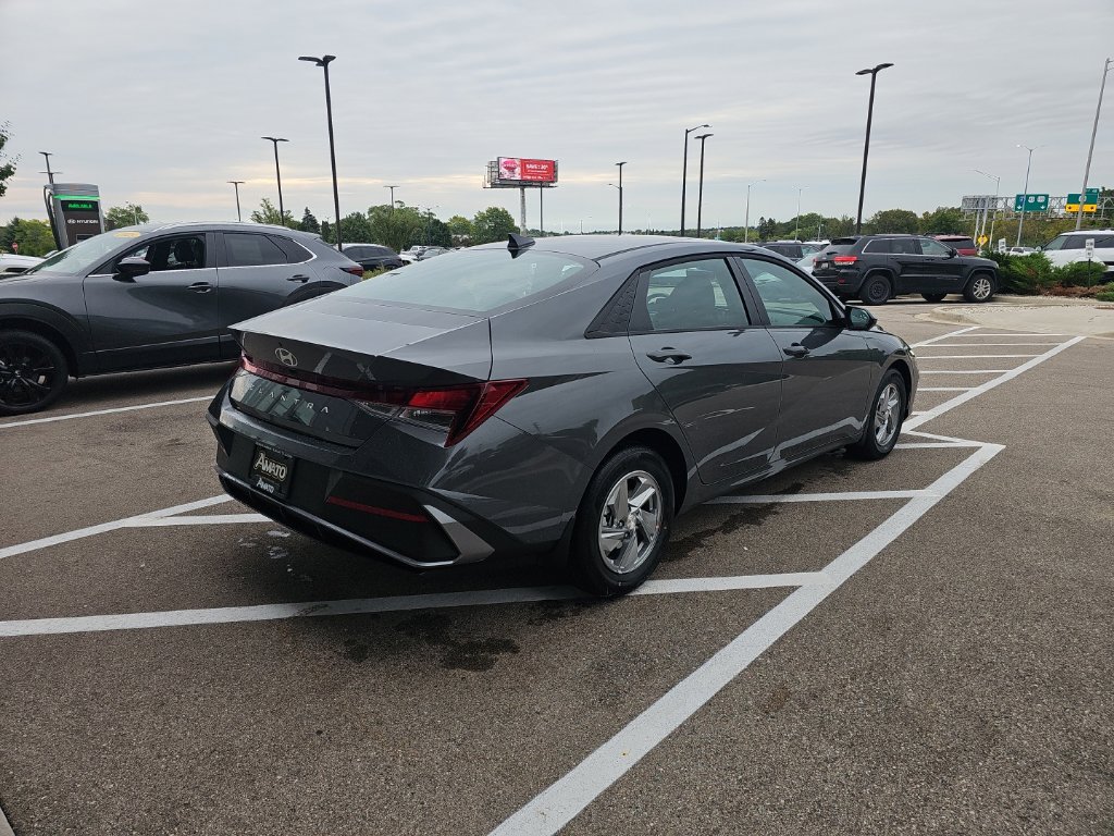 New 2026 Hyundai Elantra SE FWD image 5