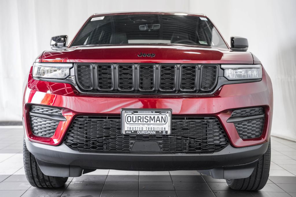 New 2025 Jeep Grand Cherokee Altitude image 2