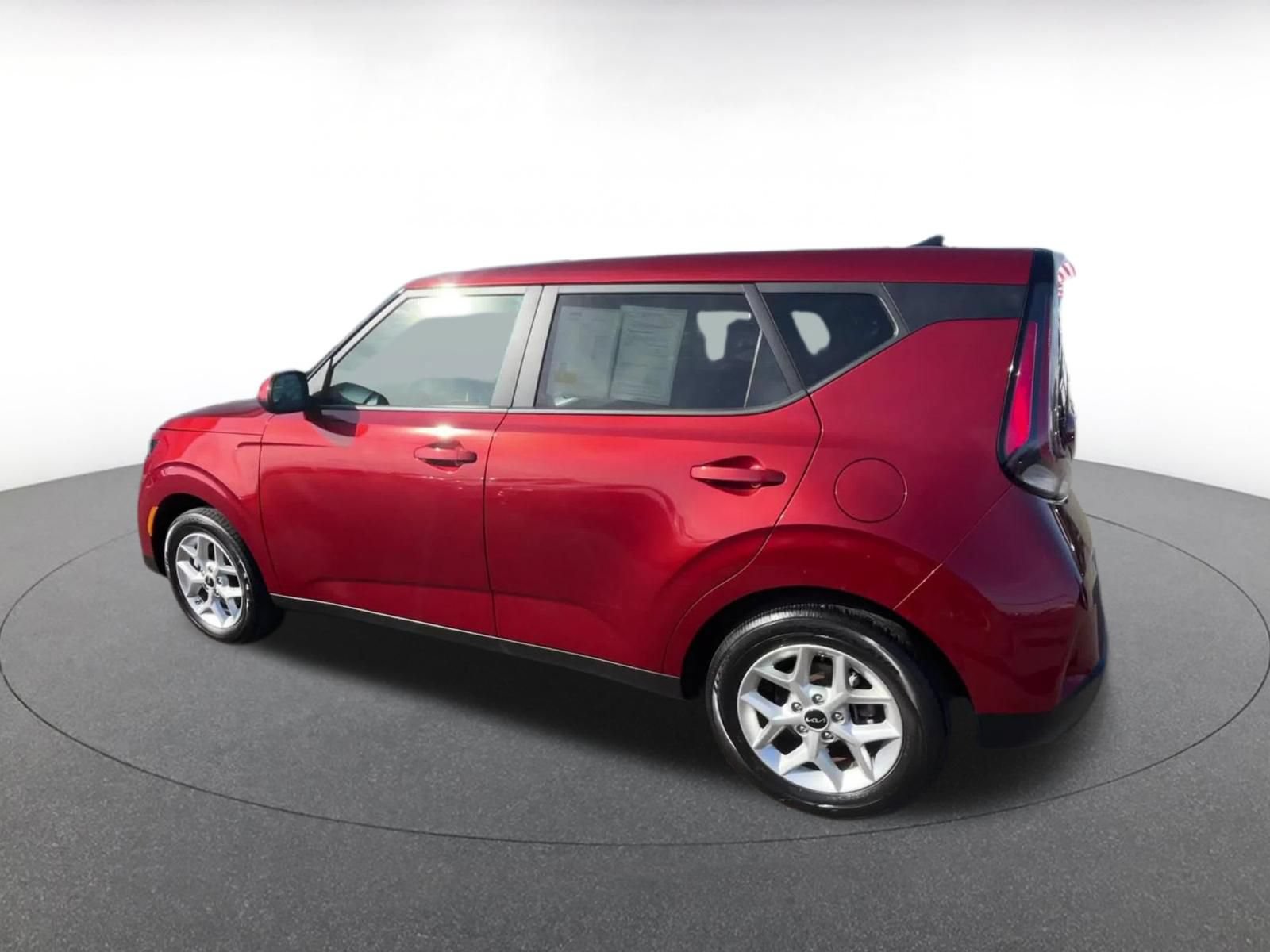 Used 2025 Kia Soul LX w/ LX Technology Package FWD image 10