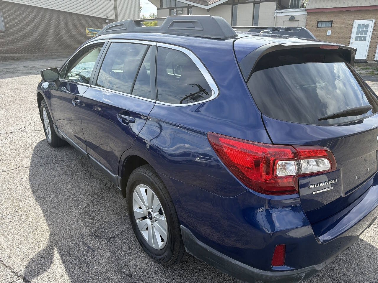Used 2015 Subaru Outback 2.5i Premium AWD/4WD image 10