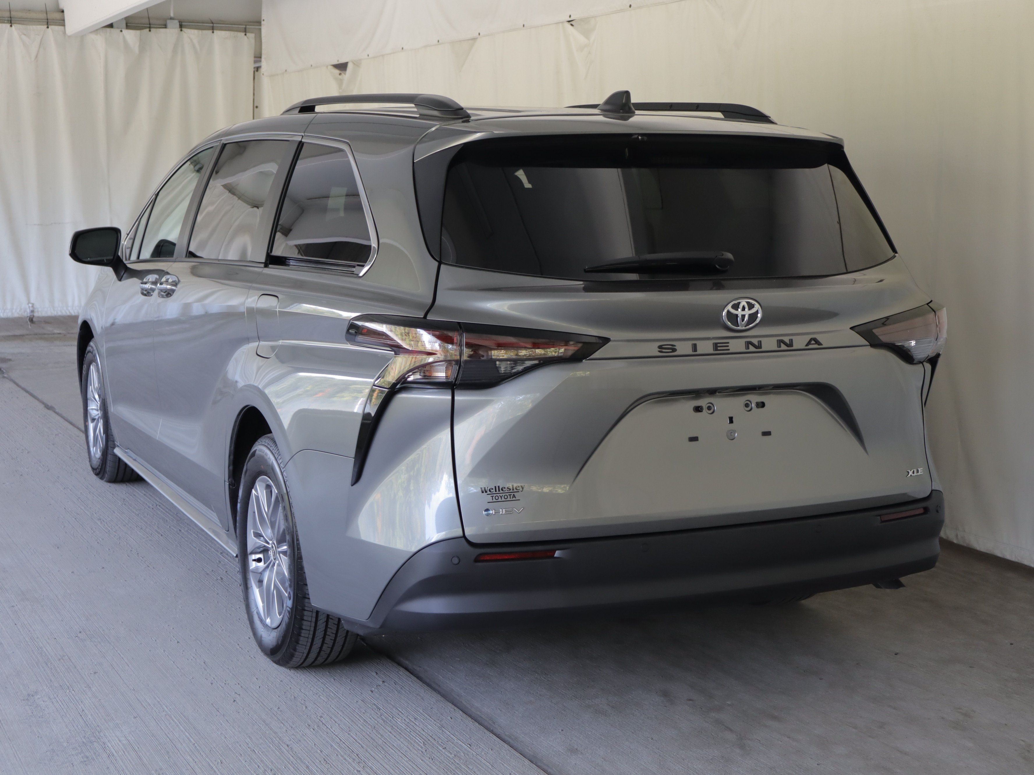 New 2026 Toyota Sienna XLE FWD image 7