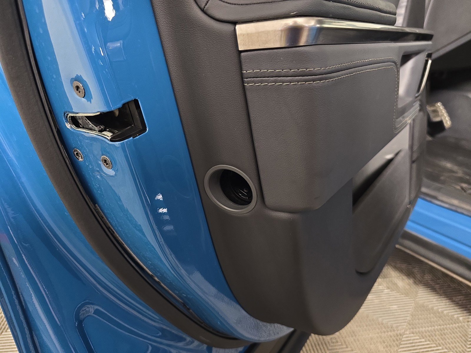 Used 2022 Rivian R1S Launch Edition AWD/4WD image 32