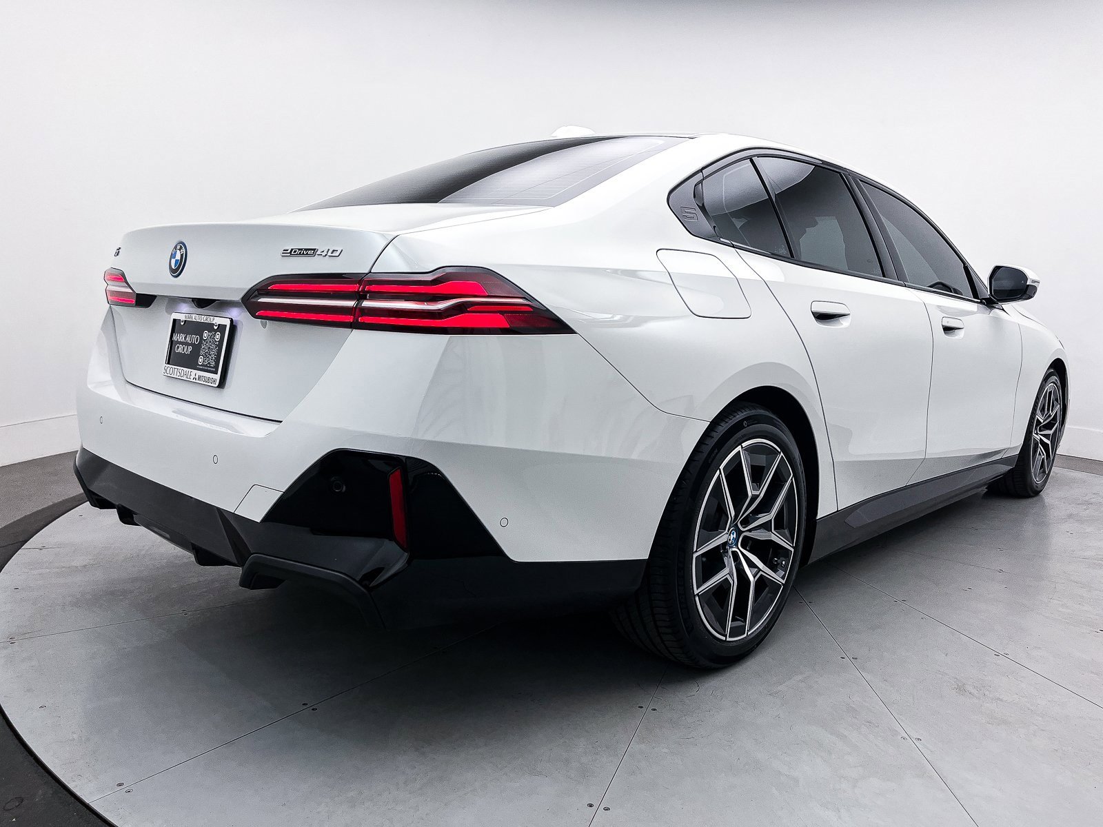 Used 2024 BMW i5 eDrive40i w/ M Sport Package image 18