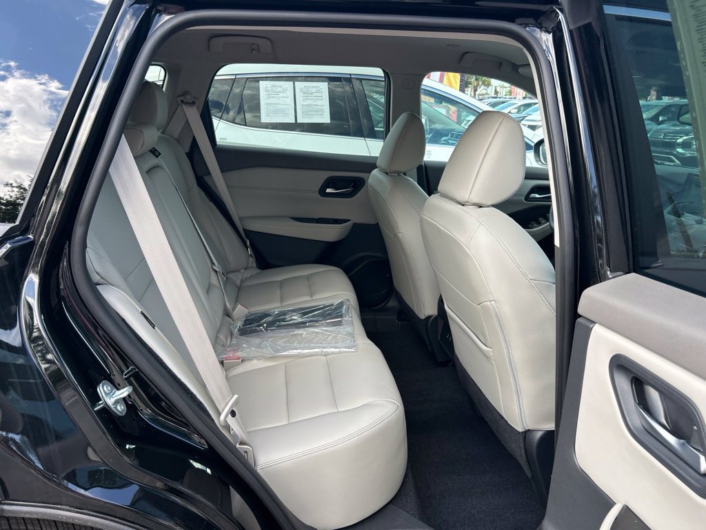 Certified 2025 Nissan Rogue SL FWD image 46