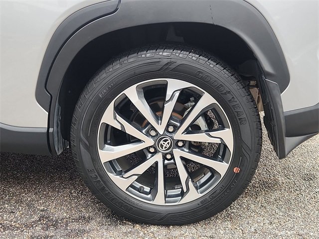 Used 2023 Toyota Corolla Cross XLE image 32