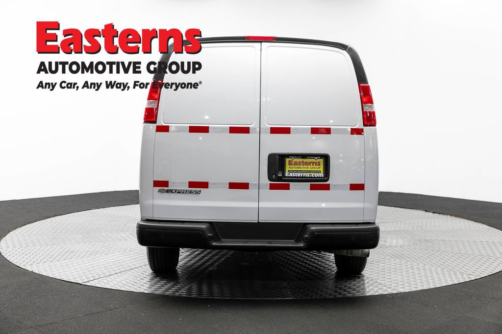 Used 2021 Chevrolet Express 2500 RWD image 6
