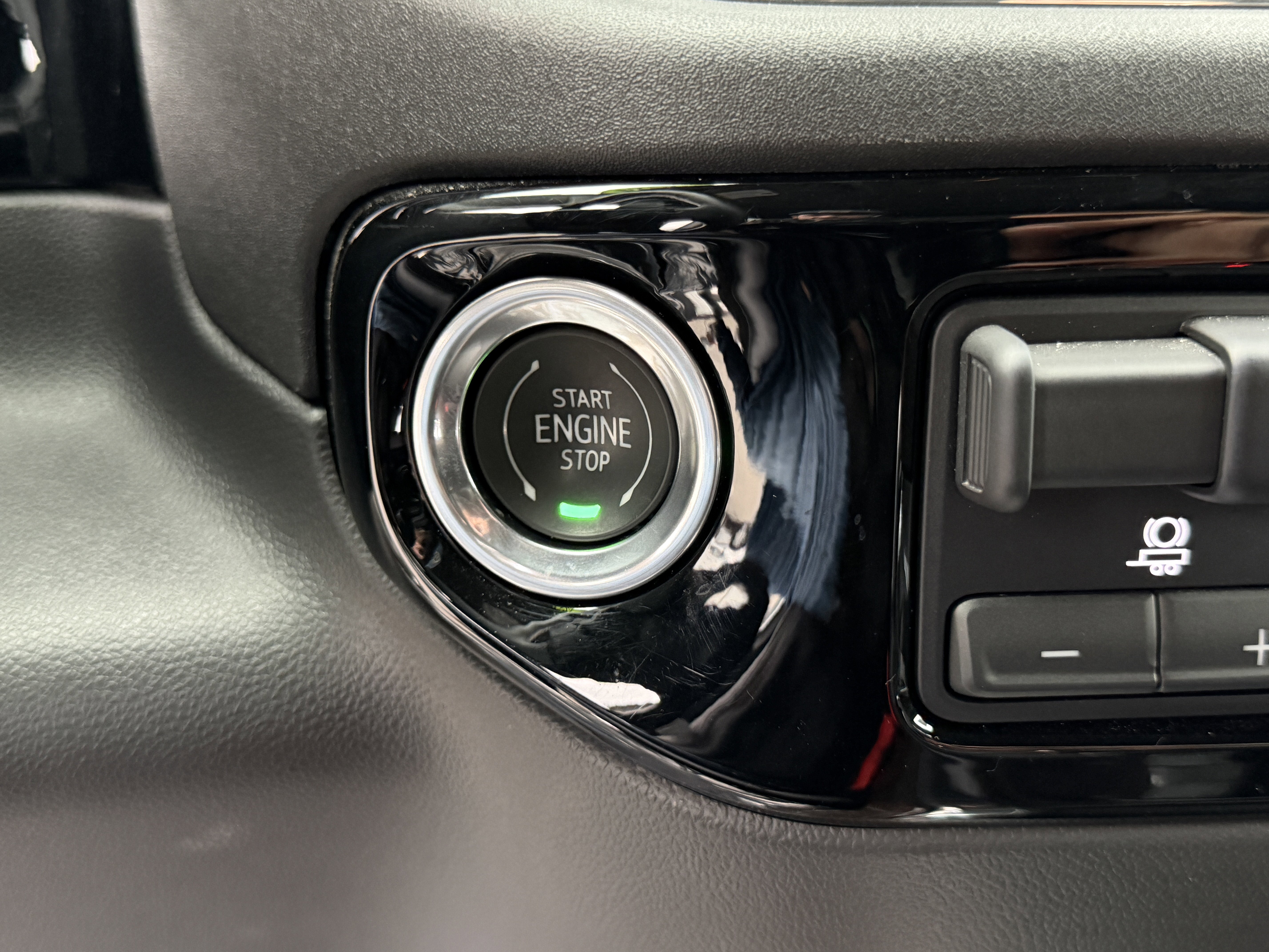 Used 2024 Chevrolet Silverado 1500 RST w/ Convenience Package II image 18