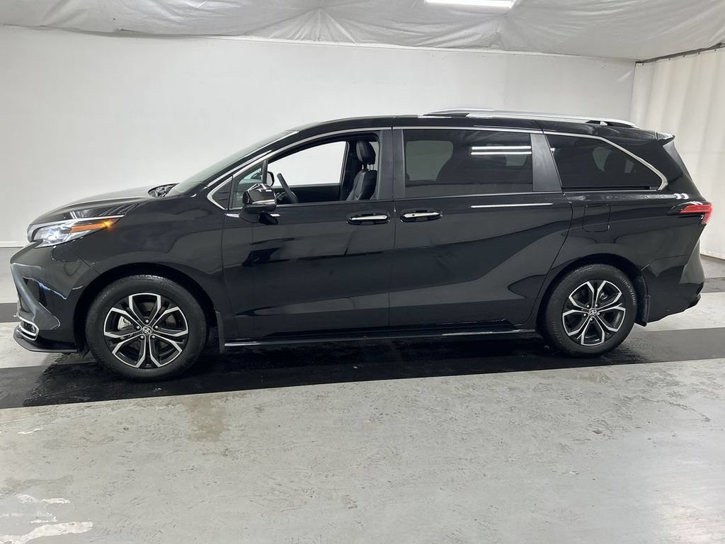 Used 2026 Toyota Sienna Platinum AWD/4WD image 6