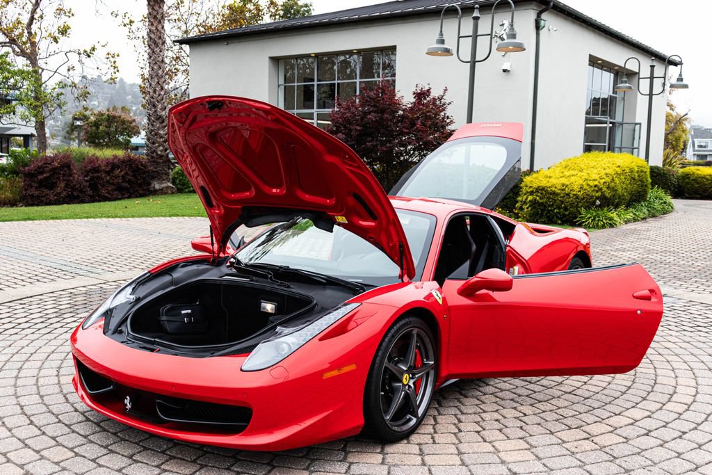 Used 2015 Ferrari 458 Italia Coupe RWD image 32
