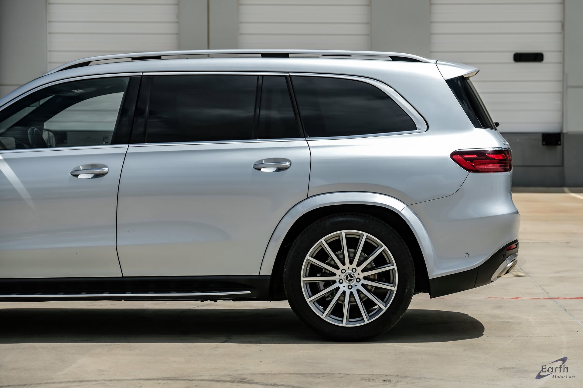 Used 2025 Mercedes-Benz GLS 580 4MATIC image 9