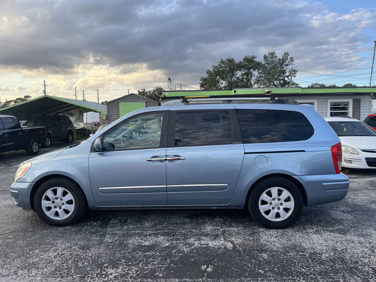 Used 2007 Hyundai Entourage Limited image 7