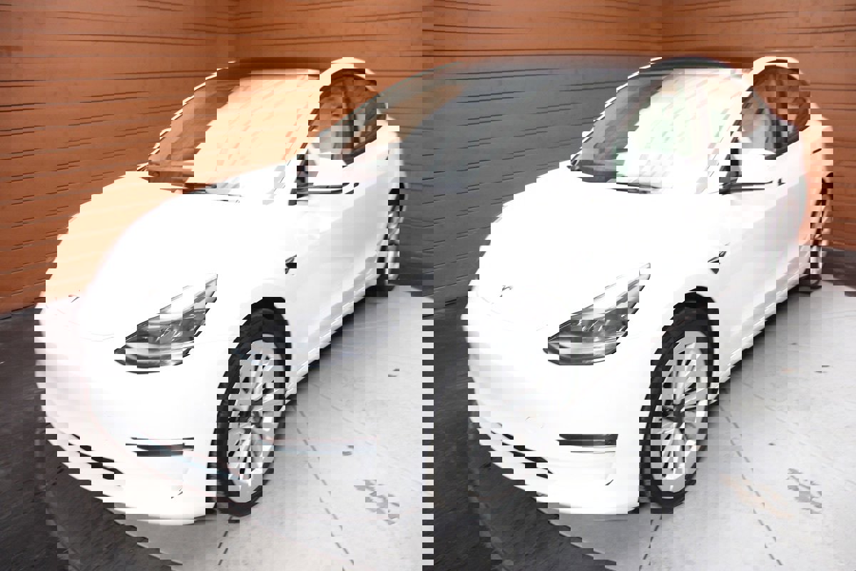Used 2023 Tesla Model 3 Standard Range image 8
