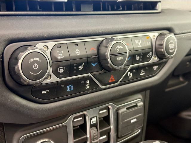 Used 2025 Jeep Wrangler Unlimited Sahara w/ Safety Group image 15