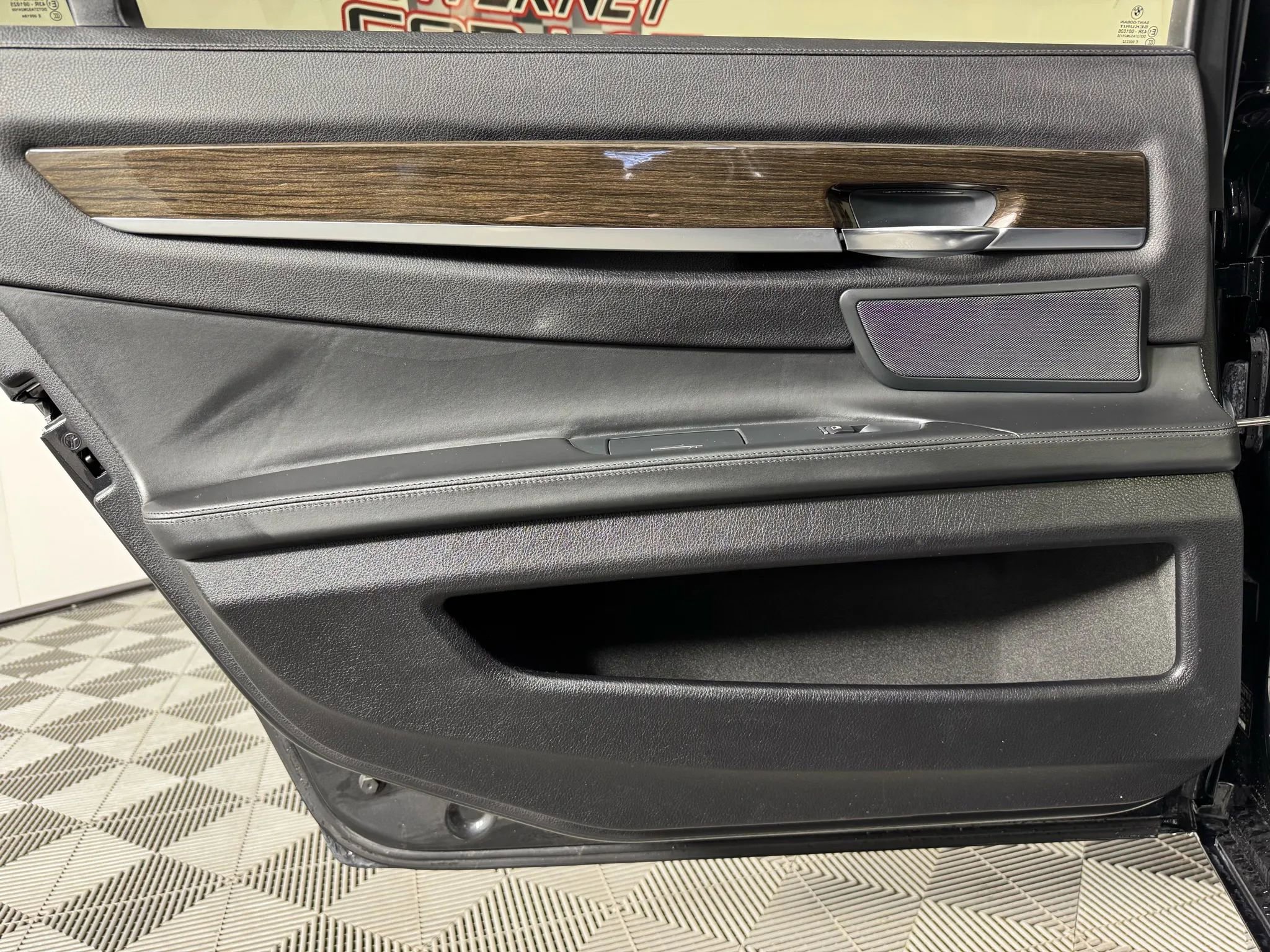 Used 2011 BMW 750Li xDrive image 42