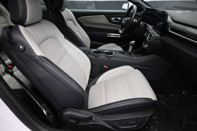 Used 2025 Ford Mustang GT Premium RWD image 12