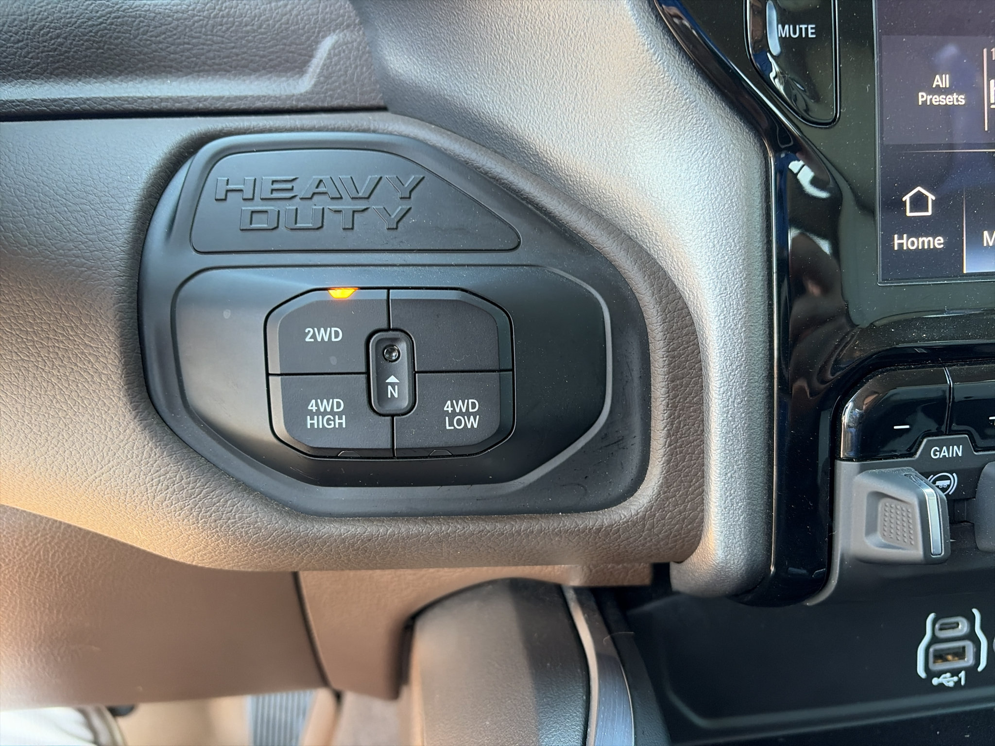 Used 2025 RAM 3500 Laramie AWD/4WD image 21