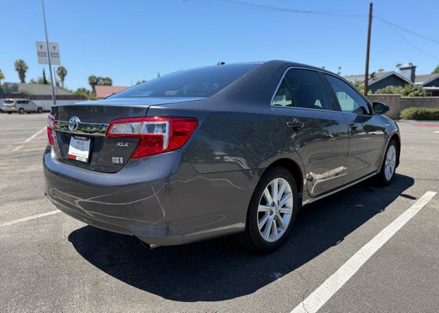 Used 2014 Toyota Camry XLE w/ Moonroof Package FWD image 6