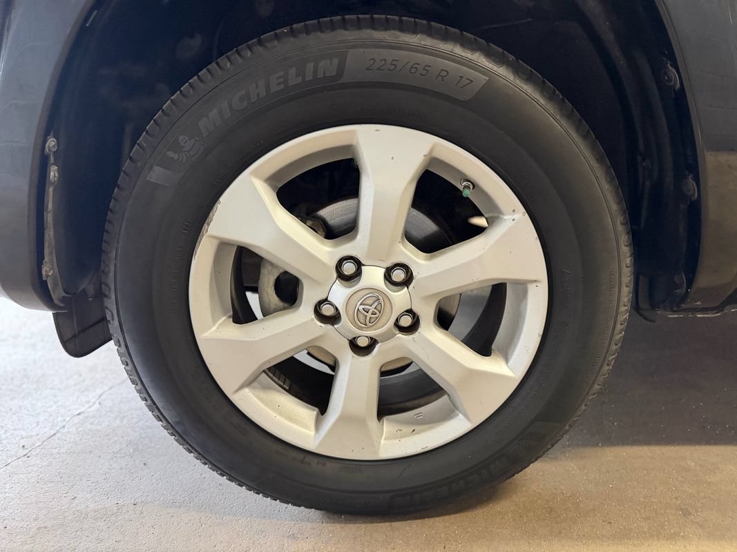 Used 2011 Toyota RAV4 Limited w/ Limited Extra Value Pkg FWD image 28
