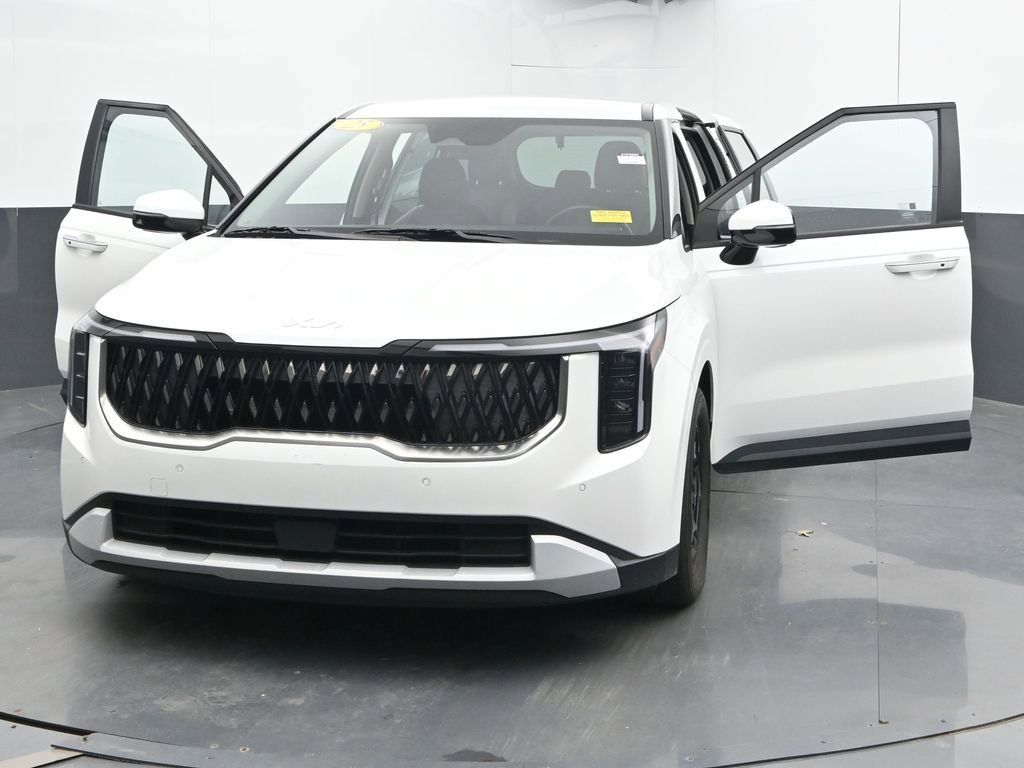 Used 2025 Kia Carnival FWD image 55
