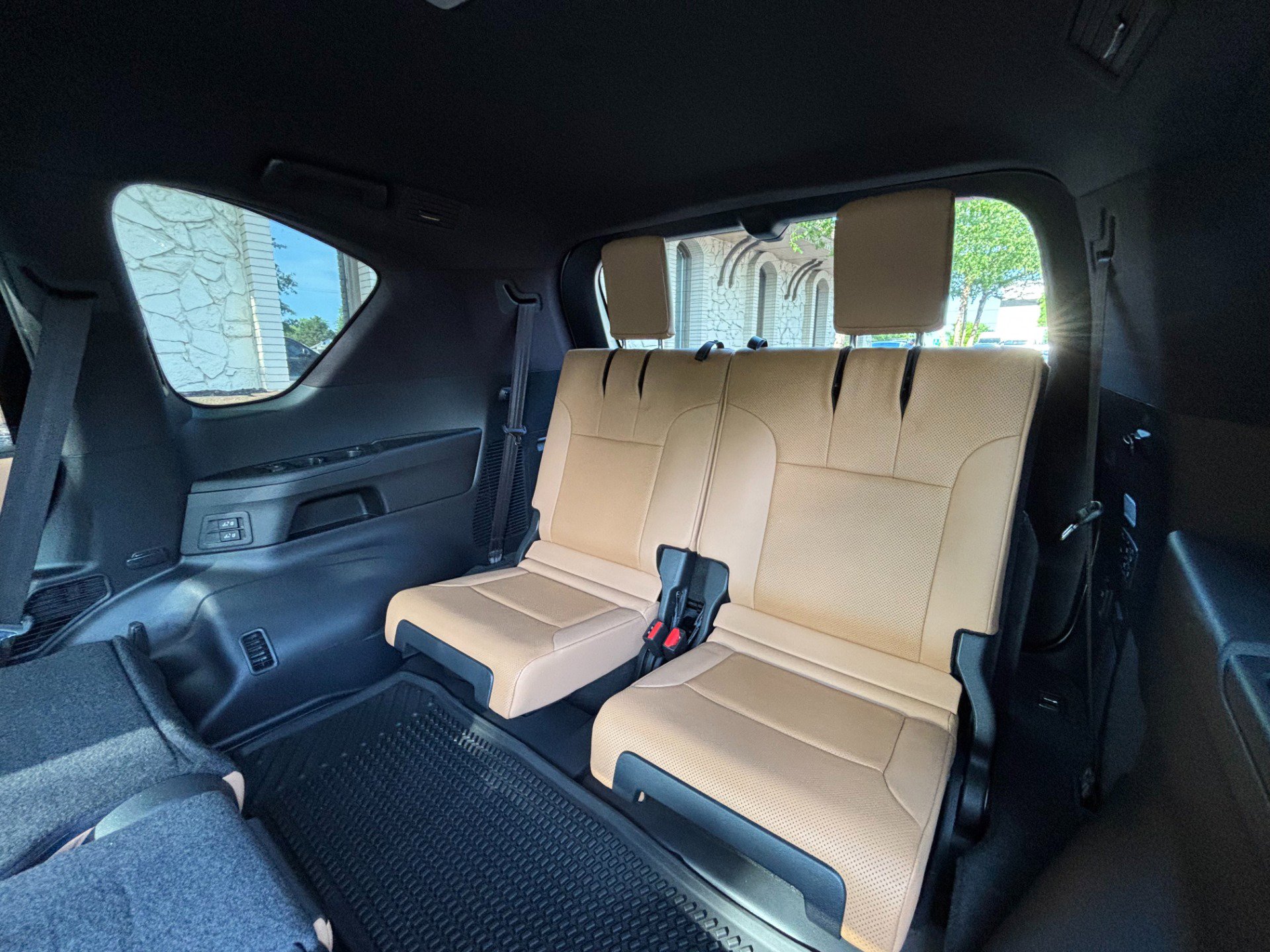 Used 2025 Lexus LX 600 4WD w/ Accessory Package (2T) image 30