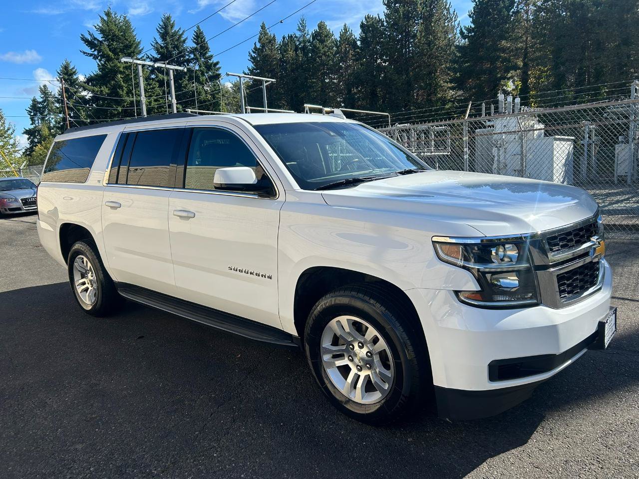 Used 2017 Chevrolet Suburban LT AWD/4WD image 3