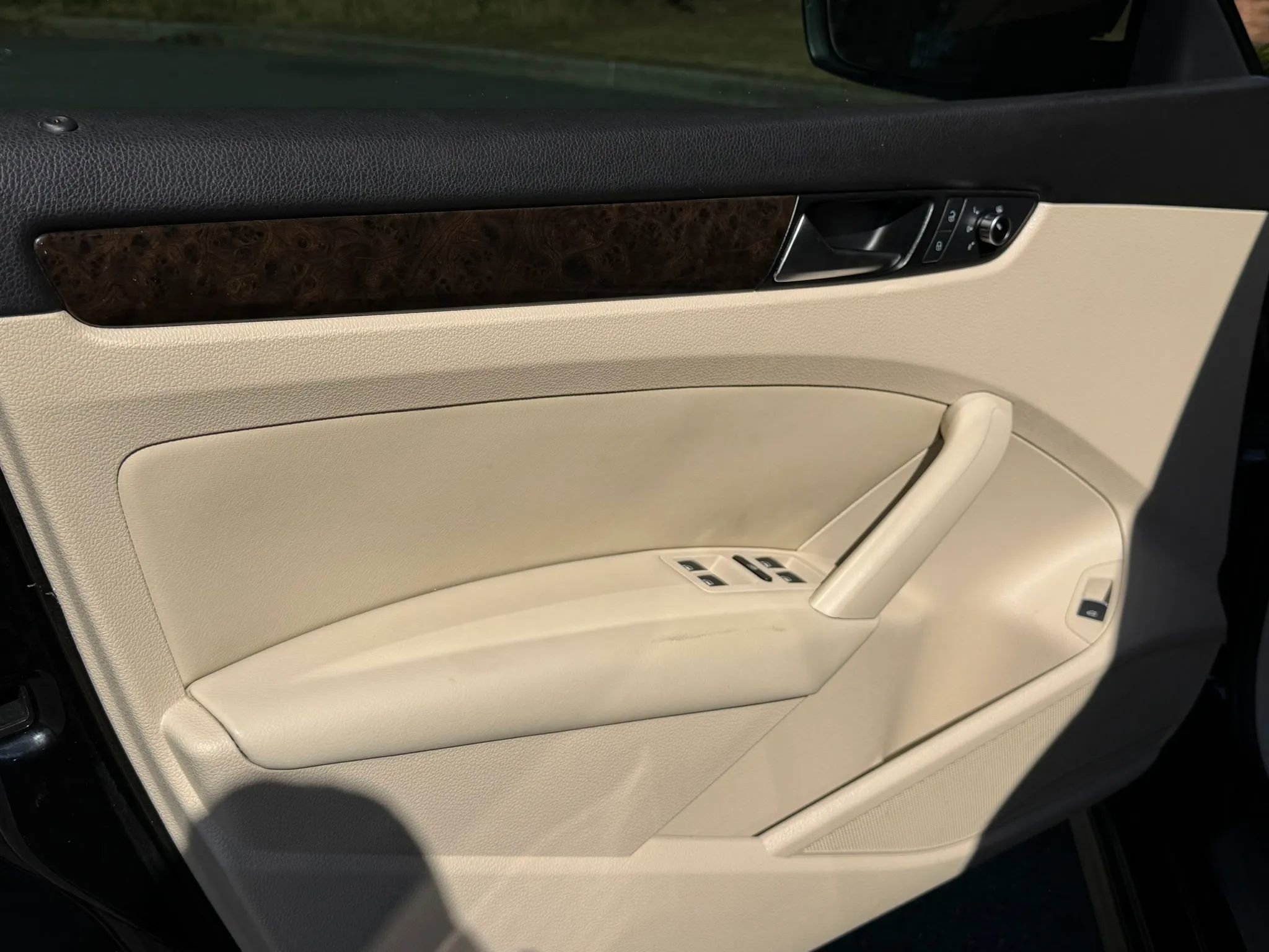 Used 2014 Volkswagen Passat TDI SEL Premium FWD image 16