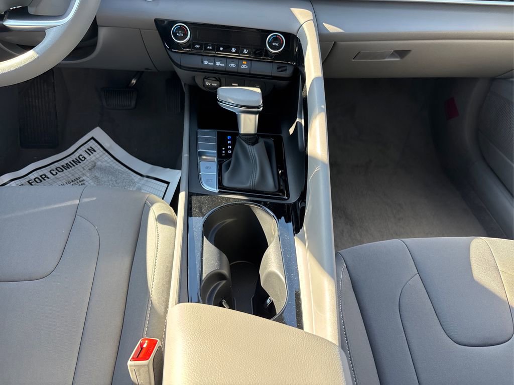 New 2025 Hyundai Elantra Blue image 16