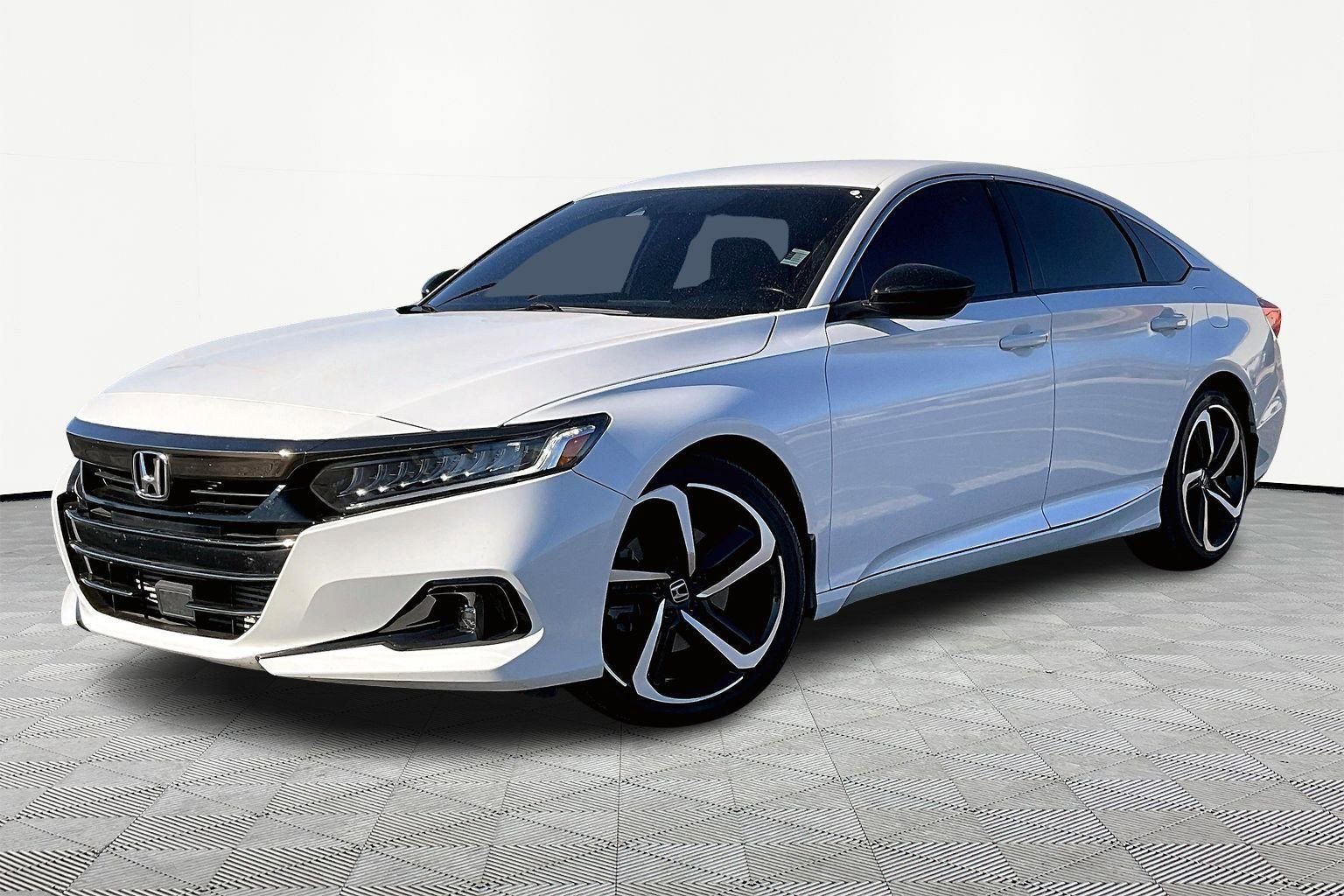 Used 2022 Honda Accord Sport image 2